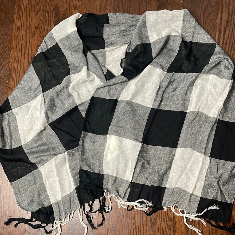 Bluenotes Black and White Checkered Scarf